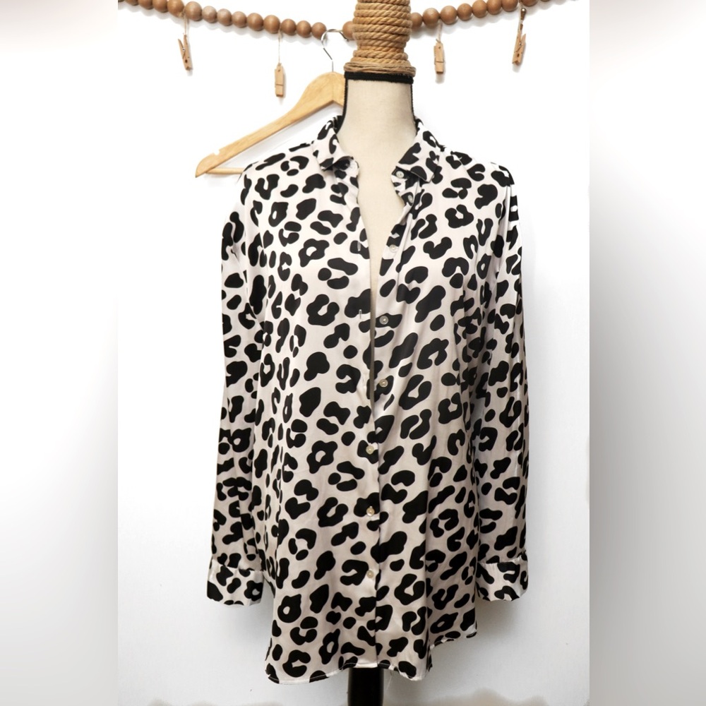 CONTEMPORARY Cheetah button down